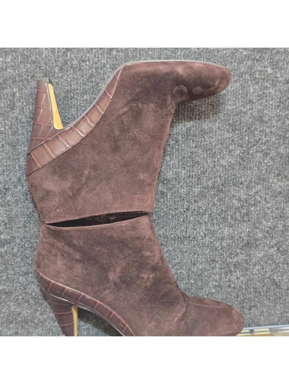 Bella Vita Brennan Brown Suede Crocodile Embossed Ankle Booties Womens 11N